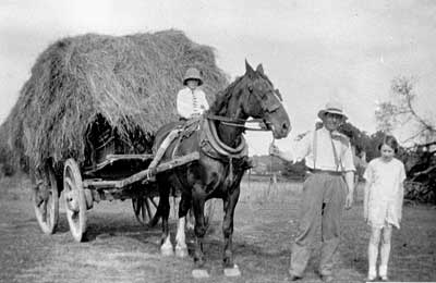 Joyce Kemp with her father and brother 1930s 